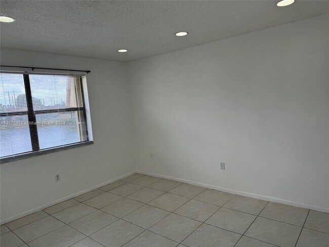 10054 NW 6th St Unit 204