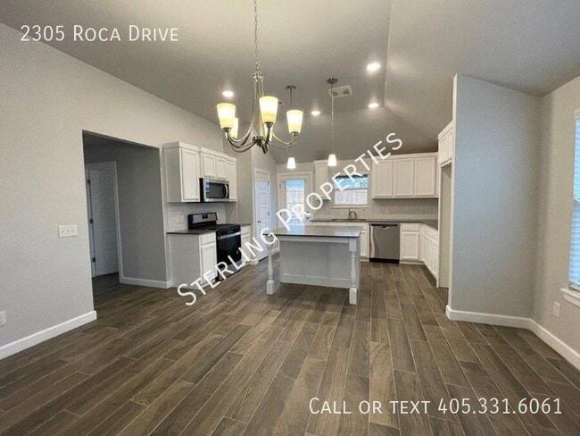 Photo - 2305 Roca Dr