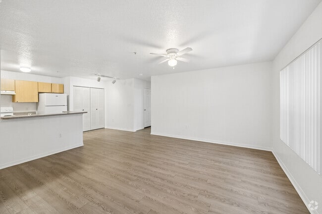 The Catamaran 3BR,2BA - 1156SF - Living Room