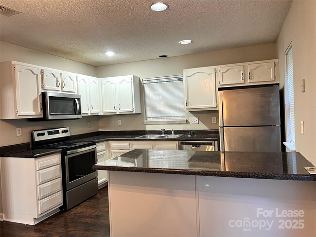 Photo - 3210 Summercroft Ln