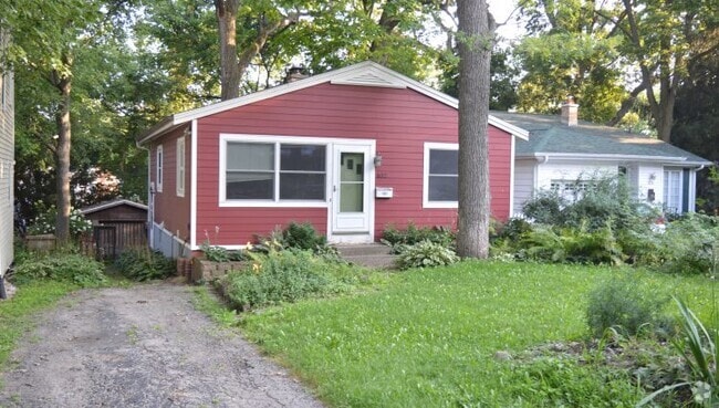 Building Photo - 632 Glenway St Rental
