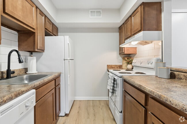 1 BR, 1BA - 615SF - Kitchen - Hilliard Village Apartments