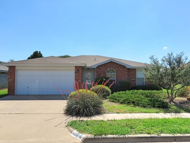 House Located Minutes From Park, School & ... - House Located Minutes From Park, School & ...