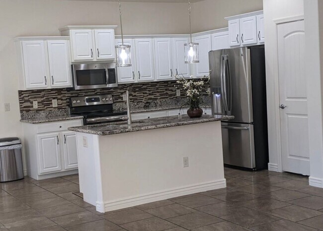 Photo - Beautiful 4 Bedroom in NW Pines