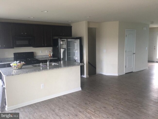 Building Photo - 25 Spoon Square Rental