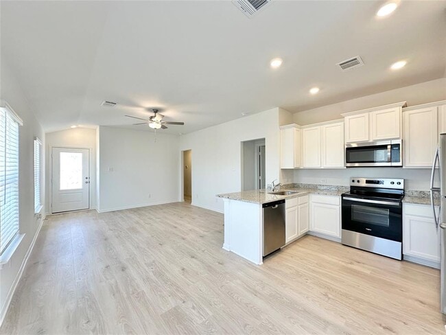 108 Captain Dooley Ln