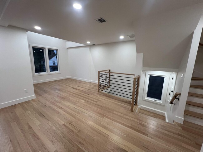 Photo - 210 Waldo Pl