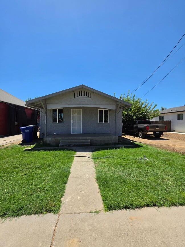 Building Photo - 1178 E Park Way