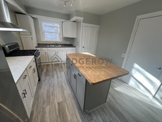 Photo - 50 Mathews Ct NE