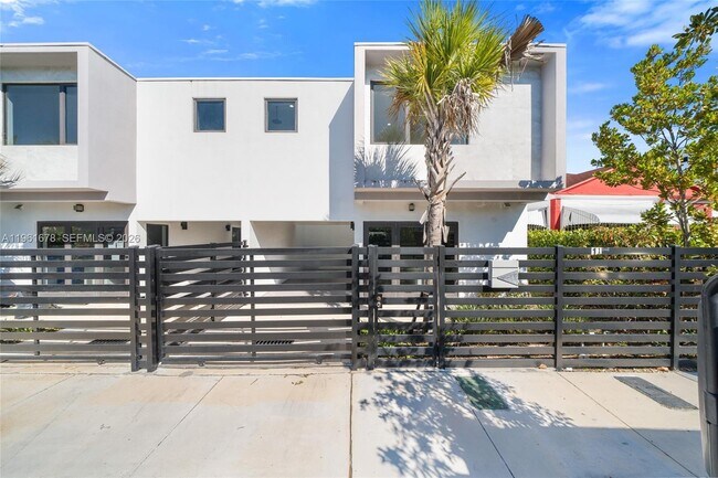 Building Photo - 11 NE 51st St