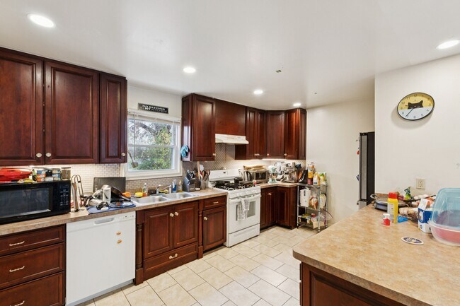 Photo - 8111 51st Ave