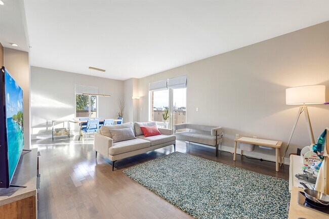 Photo - 3312 HUDSON Ave Unit 2C