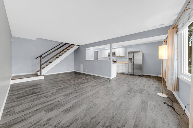 Photo - 120 W Inverrary Ln