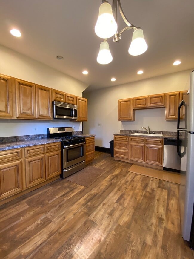 950 2nd St Unit 1
