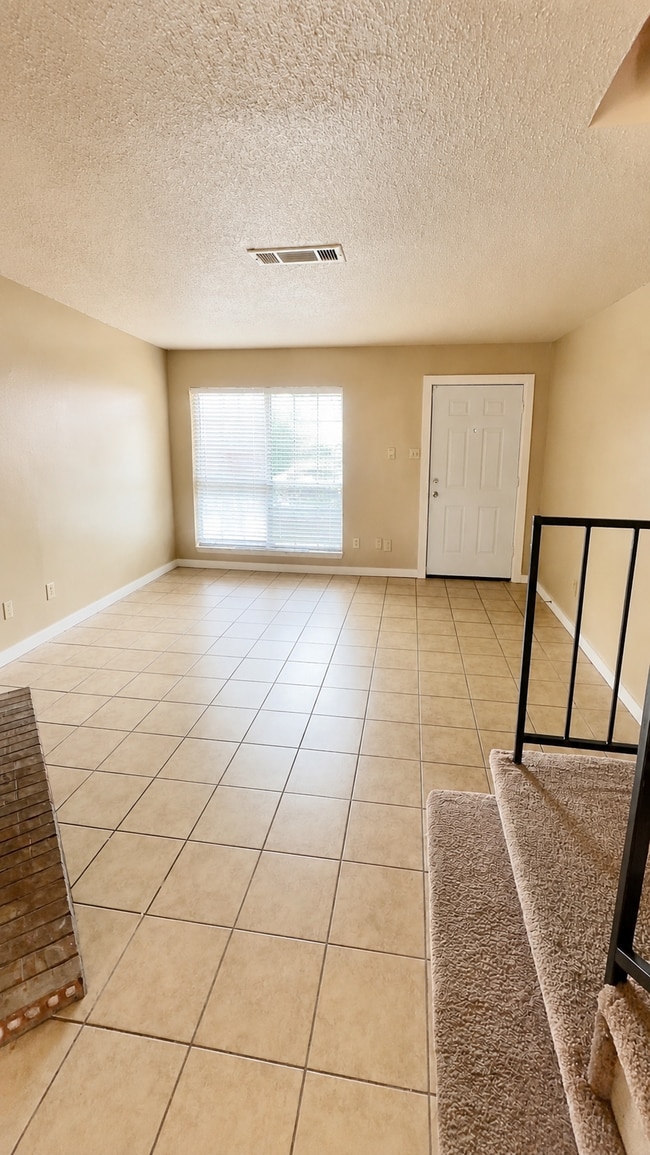 Living Room - 641 Carriagehouse Ln
