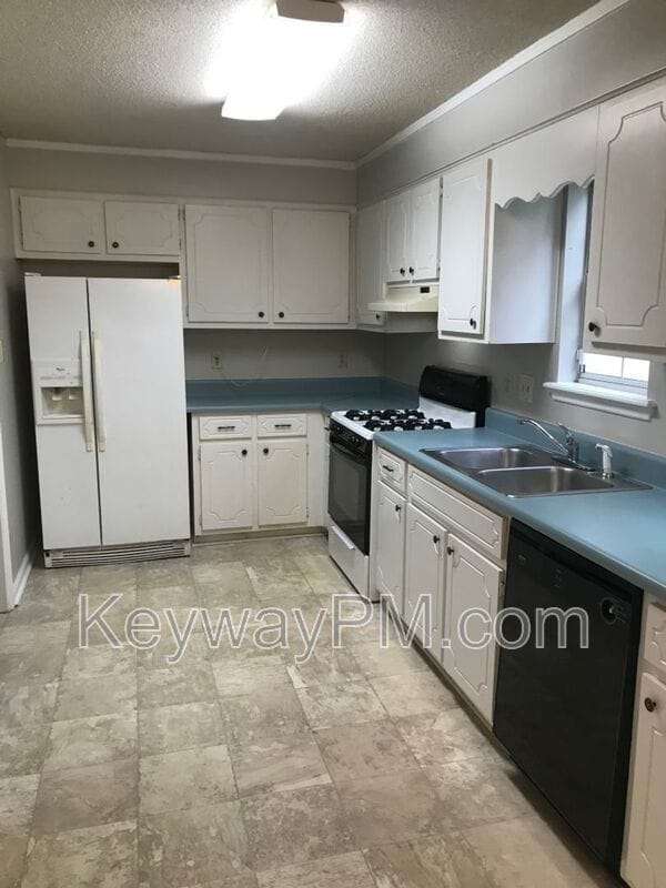 Photo - 2211 Birnam Pl