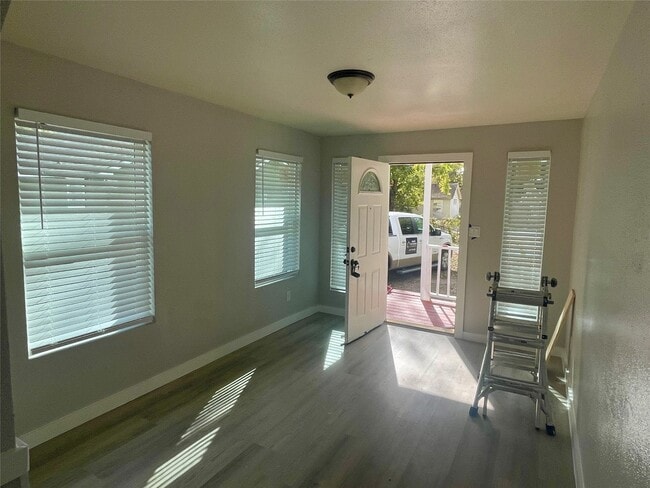 Photo - 504 N 8th St