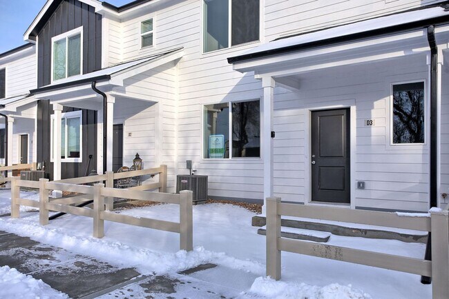 Photo - Beautiful Townhome For Lease Unidad 630 Apache Trail