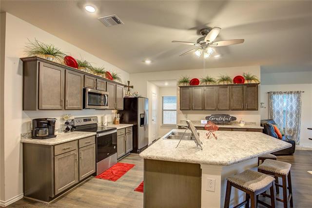 Photo - 1004 Basswood Ln