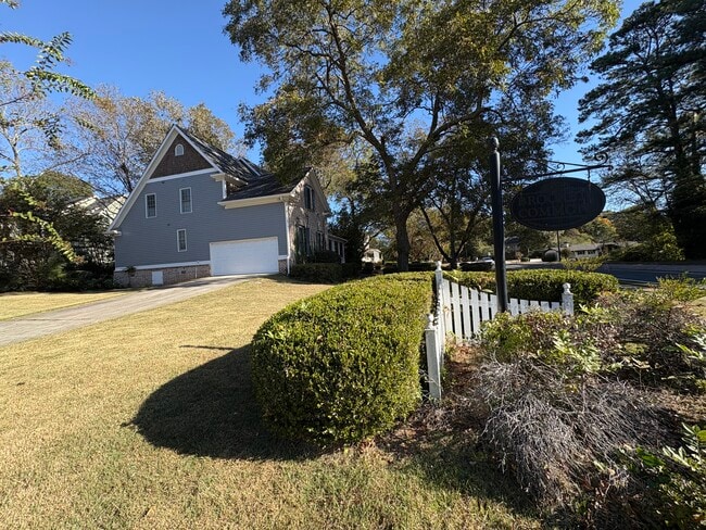 Photo - 1736 Brockett Rd