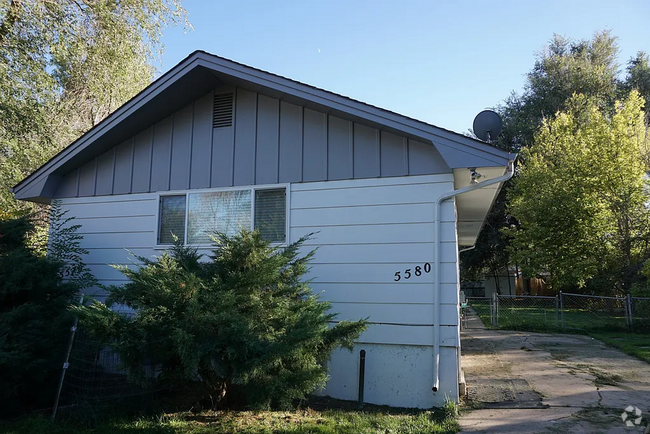 Building Photo - Duplex Unit 5580 Rental