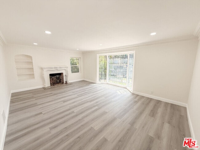 Building Photo - 115 N Clark Dr Rental