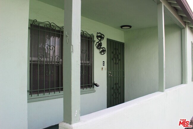 Photo - 1154 Irolo St