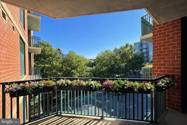 Photo - 502 W Broad St Unit 310