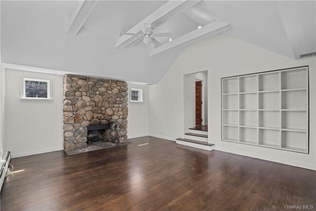 Building Photo - 165 Old Post Rd