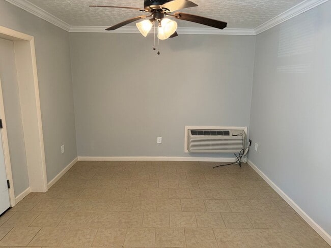 Photo - 949 Chadwick Dr Unit 1