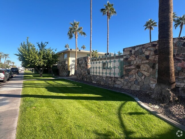 Building Photo - Scottsdale Condo