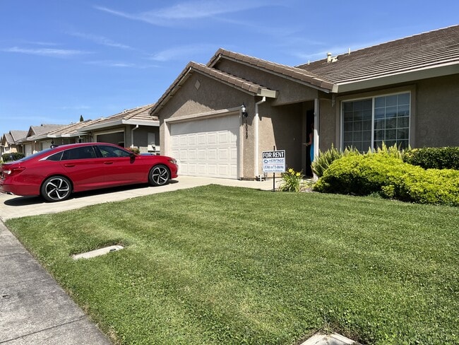 Building Photo - 1029 Courtyard Dr