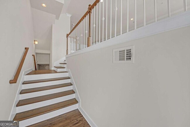 Photo - 860 Stonehill Ln