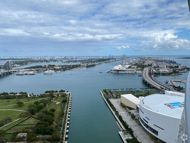 Building Photo - 888 Biscayne Blvd Unit 4012 Rental