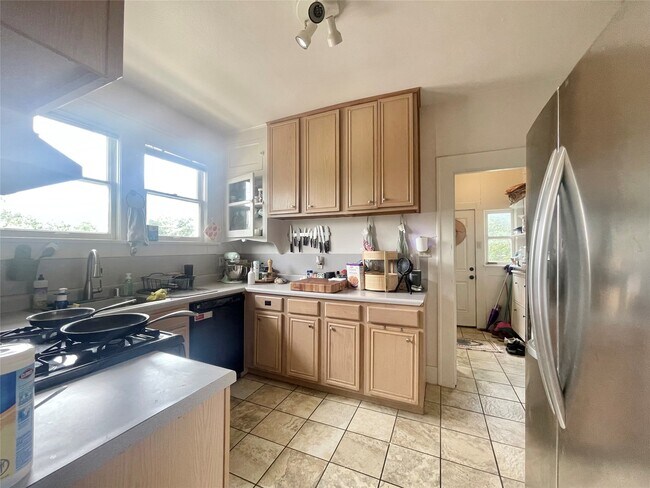 Photo - 418 Branard St