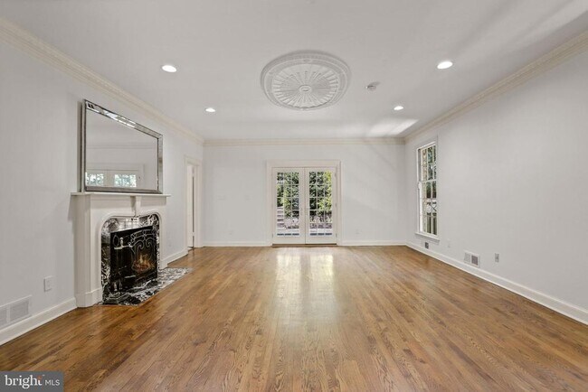 Building Photo - 4925 Weaver Terrace NW Rental