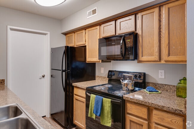 2BR, 2BA - 1000 SF - Club Meridian