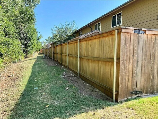 Photo - 524 Greenbriar Ct