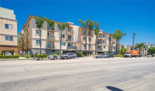 Building Photo - 13941 Sherman Way Unit 205-205 Rental