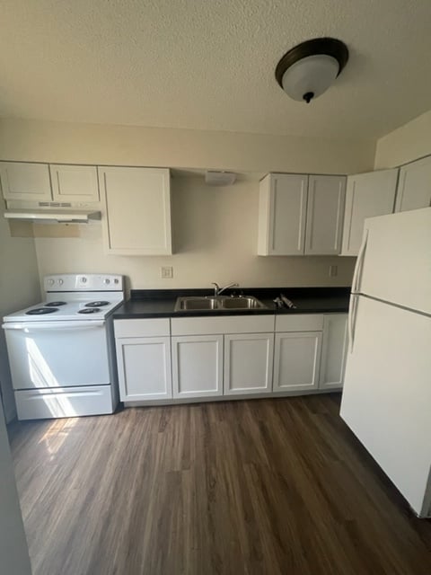 Photo - 110 N Holmen Dr