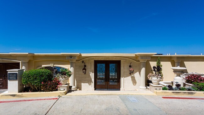 Photo - 1718 Valdes Dr