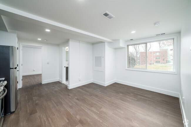 3BR, 2BA – 813SF