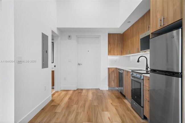 Photo - 650 SW 1st St Unidad 203