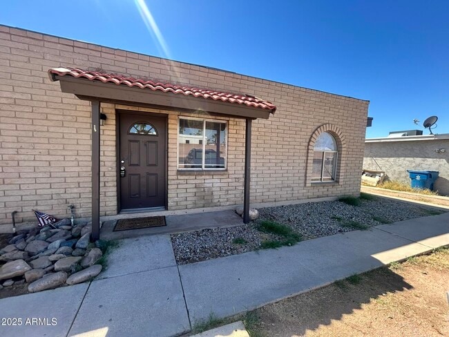 Building Photo - 461 W 16th Ave Unit 1