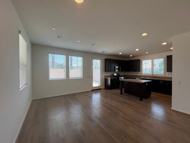 Photo - 3 bed, 2 1/2 bath home in Los Agaves Community!