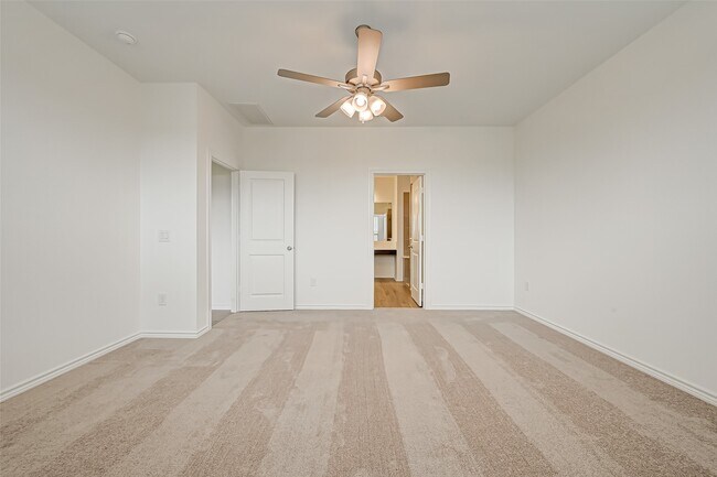 Photo - 1308 Tan Gable Ln