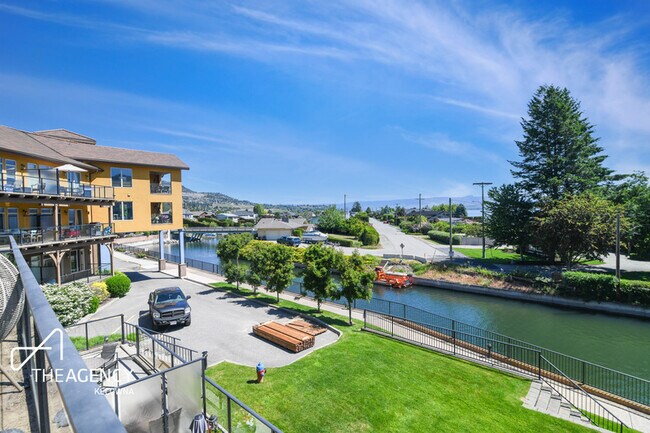 Building Photo - 4028 Pritchard Dr N Unit 8202