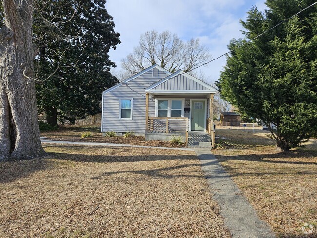 Building Photo - 2701 Jamestown Ave Rental