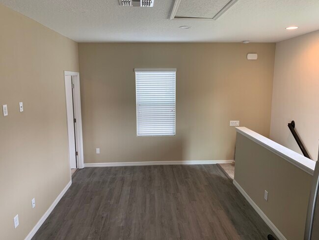 Photo - 8907 Frodsham Way Unidad B