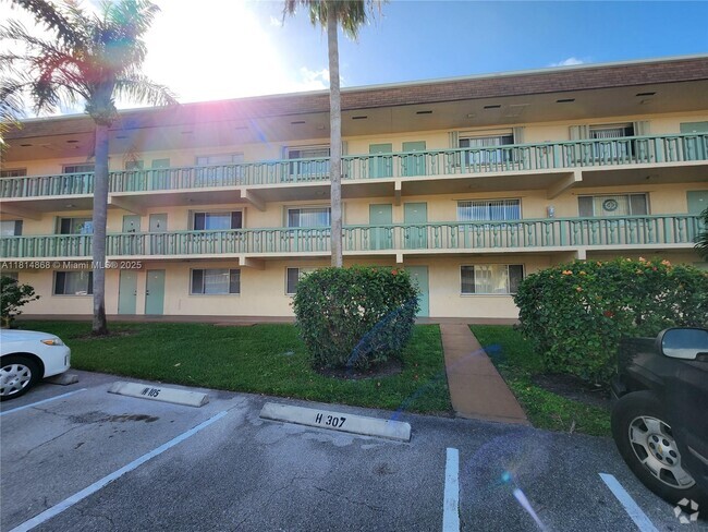 Building Photo - 700 Village Green Ct Unit 106 Rental